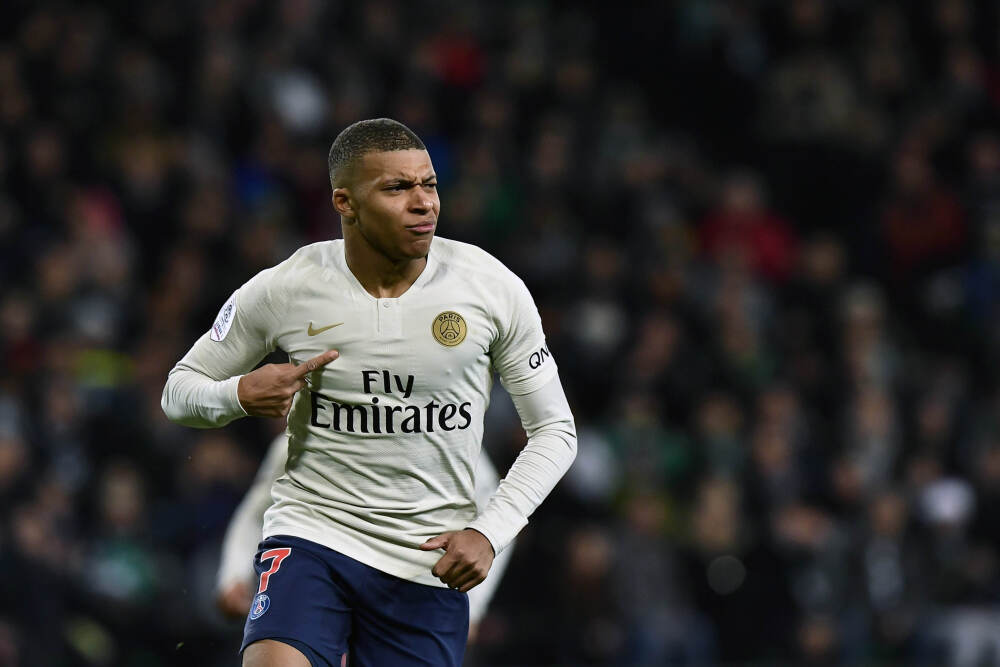 秋冬通勤新范式：3个「巧克力棕×黑」的低奢搭配公式